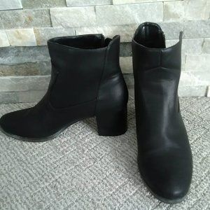 NWOT A2 by Aerosoles black heeled boots size 10